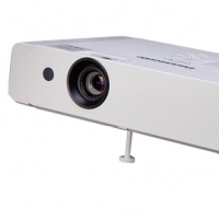 松下（Panasonic）投影仪 办公家用高清 会议教学商务投影机 PT-UX415C（4100流明 ）